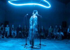 QUEERASS(É): ACTO 1. CÁNTICOS DE UN CUERPO SIN GÉNERO